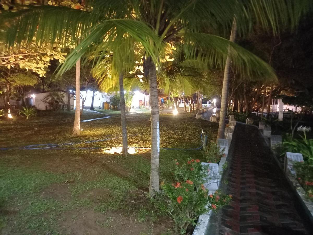 Blue Sand Beach Resort Trincomalee Εξωτερικό φωτογραφία
